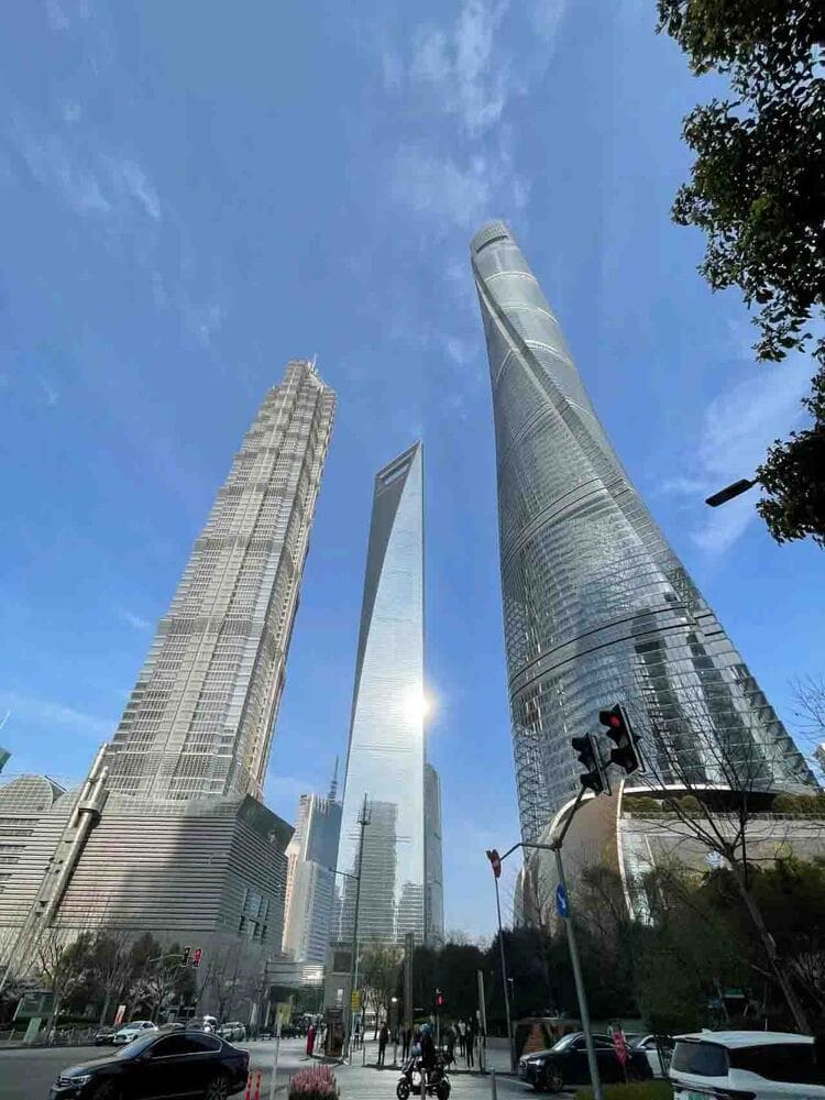 上海陸家嘴３兄弟の愛称の超高層ビル