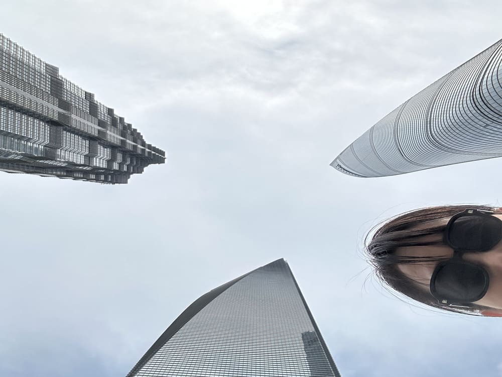 上海陸家嘴三兄弟と一緒に写真に映り込む