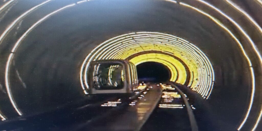 上海外灘から陸家嘴へトロッコで移動