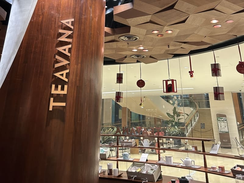 上海スタバロースタリーのお土産コーナー。限定グッズがたくさんある。