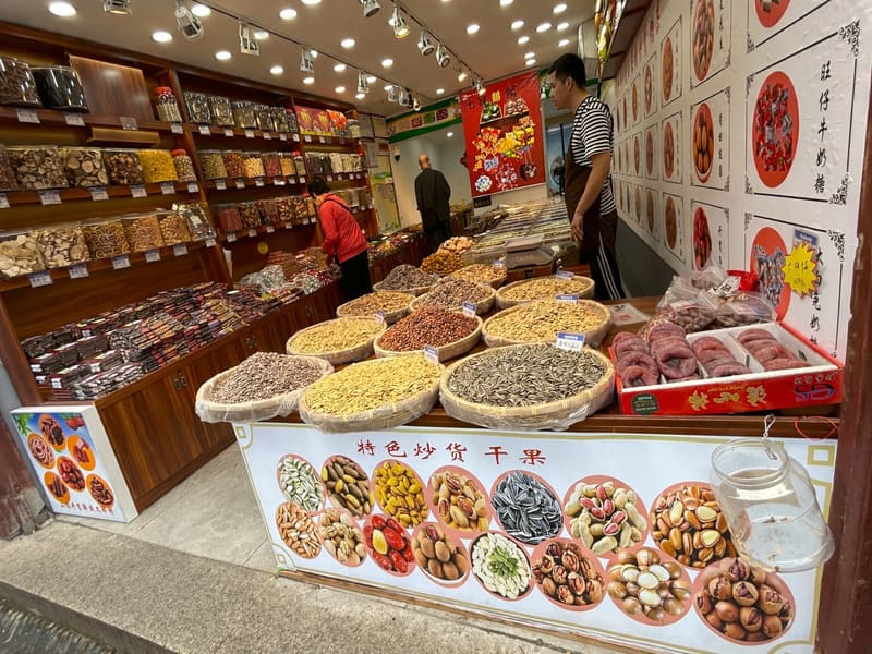 七宝老街のお土産ストリートにあるドライフルーツショップ
